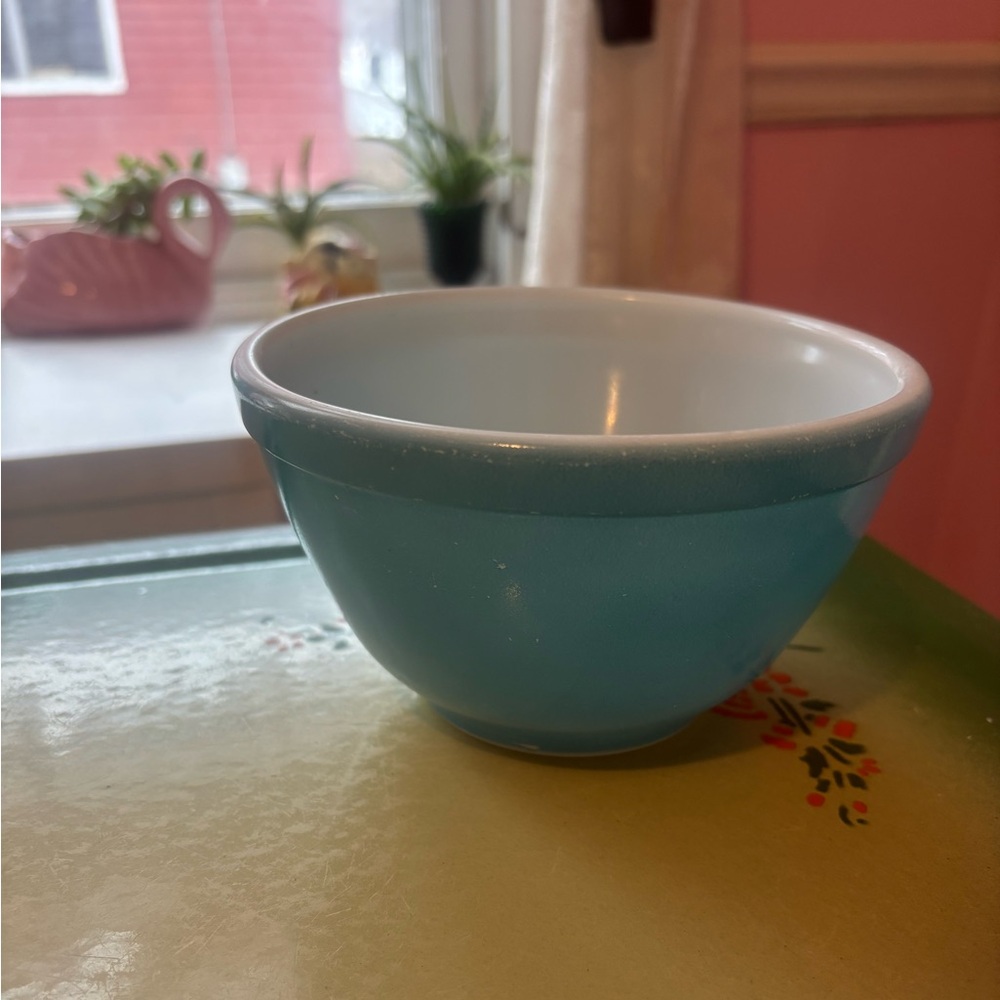 Vintage Pyrex Primary Blue 1.5 Pint Mixing Bowl 5.3/4" Diameter 401